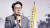 국민의힘 권성동 의원이 지난 1월 9일 오후 경남 창원시 성산구 창원컨벤션센터에서 열린 '국민의힘 경남도당 신년 인사회'에 참석해 인사하고 있다. 연합뉴스