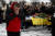 러시아와의 전투 중에 세상을 떠난 우크라이나 육상 10종 경기 선수 볼로디미르 안드로슈크의 장례가 1일 치러진 가운데 고인의 친구가 슬퍼하는 모습. [로이터=연합뉴스] 