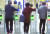 노인들이 서울지하철 종로3가역에서 개찰구를 통과하고 있다. 최정동 기자 