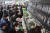 6일 시청 앞 서울광장에 설치된 10·29 이태원 참사 희생자 합동분향소를 찾은 시민들이 조문하고 있다. 연합뉴스