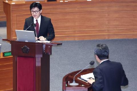 한동훈 “김건희 특검, 야당대표 수사에 맞불 놓기는 잘못”