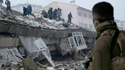 [속보] 튀르키예 지진 사망자 최소 1300명…대통령 "국가 비상사태 선언" [영상]