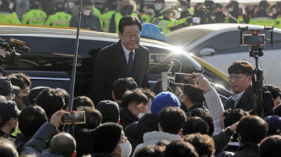 10일 검찰 출석 이재명 "이번엔 혼자 다녀오겠다...마음만 모아달라"