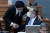 한동훈 법무부 장관(왼쪽)과 이상민 행안부 장관이 6일 국회에서 열린 정치·외교·통일·안보 분야 대정부 질문에 참석해 인사하고 있다. [뉴스1]