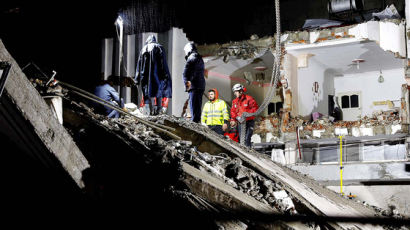 [속보] 튀르키예 지진 사망 3672명…부상자도 1만6000명 넘어