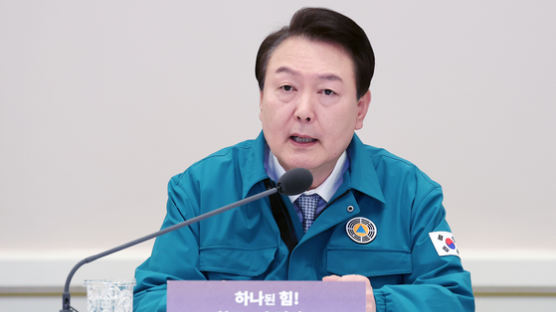 尹 "지난 정부 가짜평화 기대, 훈련 제대로 못해" 방위회의 주재