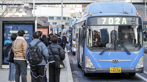버스 10km 넘으면 돈 더 낸다…서울시, 거리비례 운임제 추진 