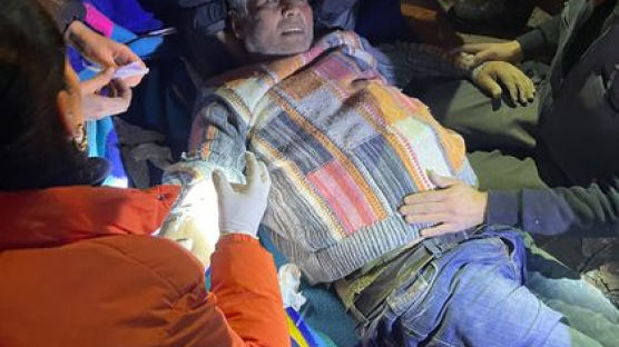 한국 긴급구호대, 70대 남성 1명 첫 구조…사망자 4명 확인