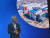 지난해 9월 7일 경계현 삼성전자 DS부문장 사장이 삼성전자 평택캠퍼스 투어에 앞서 기자들 질문에 답하고 있는 모습. 평택=고석현 기자