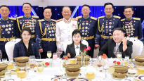 김정은 부부 가운데 앉은 김주애…"분명한 신호" 외신도 놀랐다 
