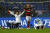 사우디프로축구 알힐랄 장현수(왼쪽 둘째)가 지난 8일 모로코에서 열린 클럽월드컵 4강전에서 승리한 뒤 무릎 꿇고 두 팔을 벌리고 기뻐하고 있다. 로이터=연합뉴스