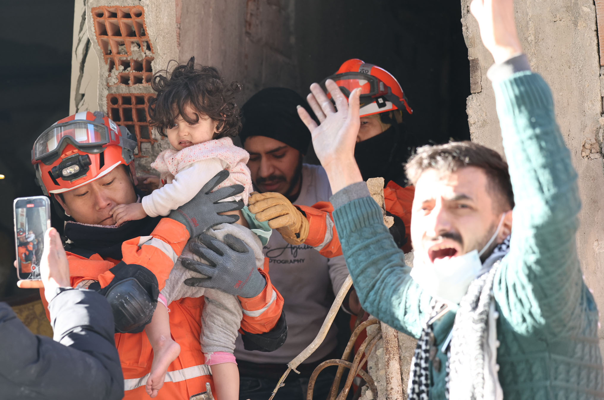 [포토타임]튀르키예 급파된 韓긴급구조대, 생존자 3명 추가 구조