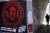 러시아 용병회사 와그너그룹의 로고 형상을 한 낙서. 지난 1월 19일 세르비아 베오그라드의 거리 모습이다. AP=연합뉴스