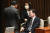 같은 날 더불어민주당 이재명 대표(오른쪽)와 박홍근 원내대표가 국회 본회의장에서 탄핵소추안이 가결된 뒤 대화하고 있다. [뉴스1]