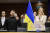 볼로디미르 젤렌스키 우크라이나 대통령이 9일(현지시간) EU 정상회의에 참석했다. AP=연합뉴스 