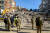 튀르키예와 시리아를 강타한 지진으로 9일(현지시간) 기준 2만1000여명의 누적 사망자가 발생한 가운데 튀르키야 아디야만에서 구조대가 무너진 건물 주위에서 수색 작업을 벌이고 있다. AFP=연합뉴스