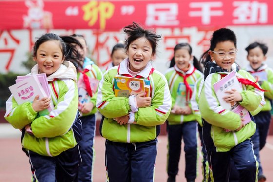 인구 절벽에 충격받은 中, 난임 시술 의료보험 적용한다