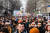 11일 프랑스 파리에서 열린 제4차 연금개혁 반대 시위에 참여한 시민들이 거리를 행진하고 있다. EPA=연합뉴스
