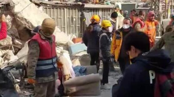 136시간 만에 극적 생환…한국 구호대, 8명 생존자 구조 [영상]