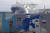 '노르트 스트림 2' 가스관 매설 지도와 주변국 국기가 독일 북부 루브민 항의 한 컨테이너에 그려져 있다. 지난해 9월 폭발 사고 직후 가스관은 복구되지 않은 채 방치되고 있다. AFP=연합뉴스 