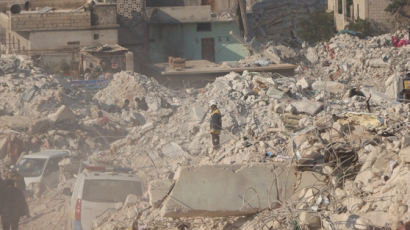 곡괭이 구조 '하얀헬멧'도 멈췄다…"세계가 무시" 시리아 비명