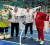 지난 11일 카자흐스탄 아스타나에서 열린 아시아실내육상선수권대회 여자 포환던지기 결승에서 16ｍ98을 던져 우승을 차지한 정유선(오른쪽 두번째)과 16ｍ45로 은메달을 따낸 이수정(왼쪽 두번째)이 기념사진을 찍고 있다. 사진 대한육상연맹 제공