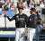 지바 롯데 사사키 로키(왼쪽)가 지난해 4월 10일 오릭스 버팔로스전에서 퍼펙트게임을 달성한 뒤 기뻐하고 있다. 연합뉴스