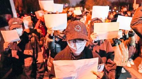 “바나나 껍질 내려와!”…검열 조롱한 中 반정부 시위 숨은 코드