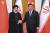 시진핑 중국 국가주석(오른쪽)이 14일 베이징을 방문한 세예드 에브라힘 라이시 이란 대통령과 악수하고 있다. AP=연합뉴스