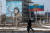 지난 11일 러시아가 점령중인 우크라이나 남부 크림반도의 한 건물에 러시아군의 우크라이나 전쟁을 지지하는 벽화가 그려져 있다. 로이터=연합뉴스