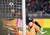 AC밀란 디아즈가 15일 토트넘과 유럽 챔피언스리그 16강 1차전에서 골키퍼 포스터를 뚫고 선제골을 터트리고 있다. 로이터=연합뉴스
