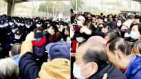 中 '백발시위' 다롄까지 번졌다…"의료보조금 왜 깎나" 항의