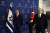 엘레 코헨 이스라엘 외무장관(왼족)이 14일 앙카라에서 차우쇼을루 튀르키예 장관과 공동 기자회견을 하고 있다. AP=연합뉴스