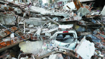 튀르키예 하타이주 규모 5.2 여진…건물들 또 무너져 내렸다