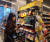 서울의 한 이마트24 편의점에서 고객이 초특가 행사 상품을 살펴보고 있다. 사진 이마트24