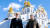  조 바이든 미국 대통령과 볼로디미르 젤렌스키 우크라이나 대통령이 20일 우크라이나 키이우 성 미카엘 성당 앞을 거닐고 있다. AP=연합뉴스
