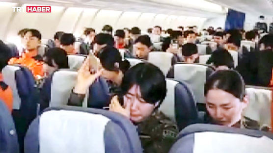 “도움 기억할게요” 서툰 한국말에…귀국 비행기서 눈물 터진 구호대
