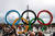 러시아와 벨라루스 선수들에게 파리올림픽 출전 기회를 열어주려는 IOC의 구상에 대해 35개국이 공동성명을 내고 반대 입장을 밝혔다. 에펠탑 인근 오륜기 조형물. [로이터=연합뉴스]