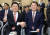 국민의힘 대표 후보인 김기현, 안철수(왼쪽부터) 의원이 24일 오전 서울 동작구 김영삼도서관에서 열린 문민정부 출범 30주년 기념식에 참석해 인사를 나누고 있다. 뉴스1