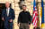 조 바이든 미국 대통령(왼쪽)이 20일(현지시간) 우크라이나 수도 키이우를 깜짝 방문해 볼로디미르 젤렌스키 대통령을 만났다. AFP=연합뉴스