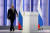 러시아의 우크라이나 침공 1주년(2월 24일)을 앞둔 21일(현지시간) 국정연설을 위해 걸어가는 블라디미르 푸틴 러시아 대통령. AP=연합뉴스