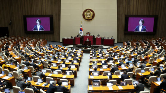 '이제봉 부결' 野도 몰랐다..."'위안부 매춘' 류석춘 옹호 성명 문제된 듯"