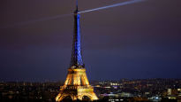 우크라 국기로 변신한 에펠탑…마크롱 "프랑스는 당신과 함께"