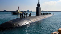 美 6000t 급 핵추진 공격잠수함 부산 입항…대북 경고 메시지
