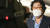  해외 도피생활 중 태국에서 체포된 쌍방울 그룹의 실소유주 김성태 전 회장이 지난 1월17일 오전 인천국제공항을 통해 압송되고 있다. 공항사진기자단