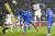  나폴리 김민재(오른쪽 둘째)가 엠폴리전에서 헤딩슛을 시도하고 있다. AFP=연합뉴스
