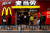 중국 베이징에 있는 한 맥도날드 매장. 맥도날드는 중국에 신규 매장을 공격적으로 오픈하고 있다. 로이터=연합뉴스