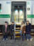 최광재·권도준·박시오·박주영(왼쪽부터) 학생기자가 비상시 승객의 계단 역할을 하는 비상하차설비가 펼쳐진 모습을 살폈다. 