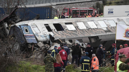 36명 사망, 그리스 최악 열차 사고…"한국인 피해 확인 중"