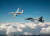2021년 6월 미 일리노이주 미드 아메리카 공항을 이륙한 무인 공중급유기 MQ-25A 스팅레이가 F-18A 슈퍼호넷 전투기에 급유관을 연결해 급유를 하고 있다. 연합뉴스